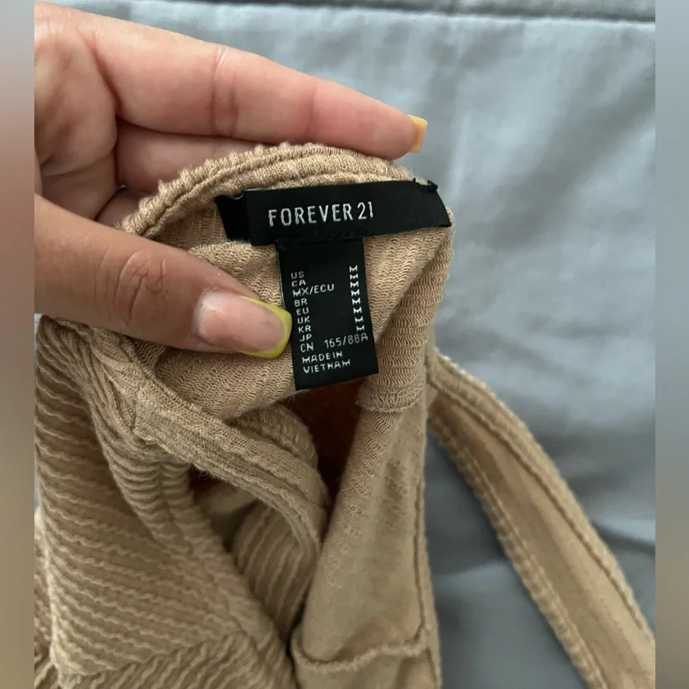 Crop top - Picture 3 of 3